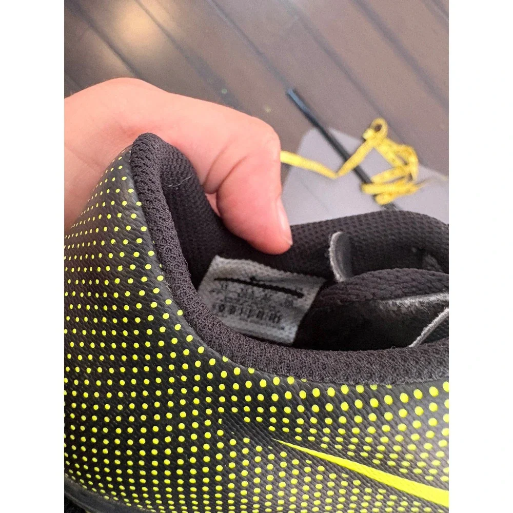 Nike Soccer Cleats Neon Yellow Black Honeycomb Pattern Athletic Size 6Y